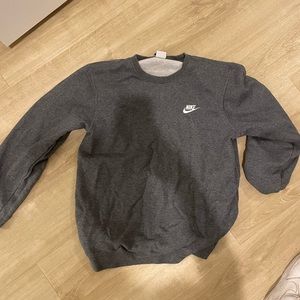 Size small nike crew neck sweatshirt